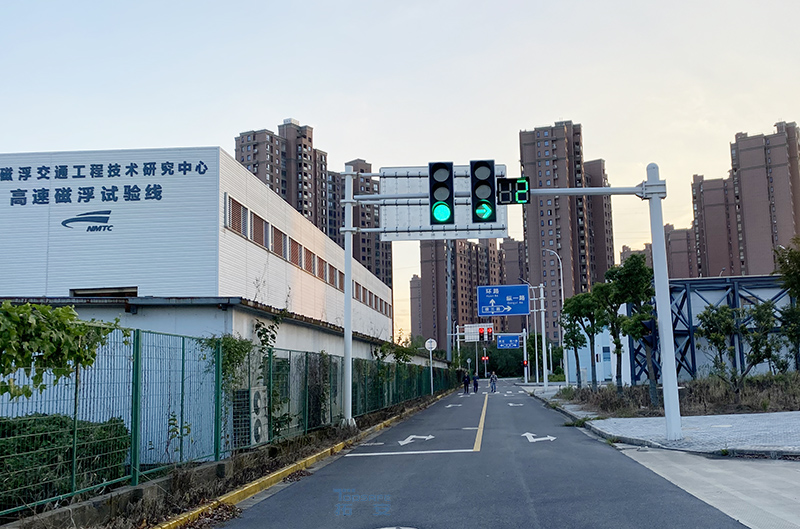 同濟大學(xué)智能駕駛測試廠信號燈和信號機